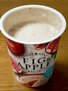 「日本ルナ たっぷり食べたい！ FIG＆APPLE いちじく＆りんごヨーグルト カップ250g」のクチコミ画像 by ビールが一番さん
