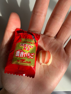 「UHA味覚糖 特濃ミルク8.2 濃香いちご 袋72g」のクチコミ画像 by きりみちゃんさん
