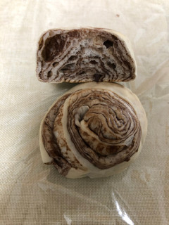 「ヤマザキ BAKE ONE もっちパン チョコ＆チョコチップ 袋4個」のクチコミ画像 by レビュアーさん