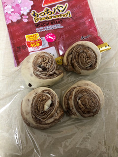 「ヤマザキ BAKE ONE もっちパン チョコ＆チョコチップ 袋4個」のクチコミ画像 by レビュアーさん