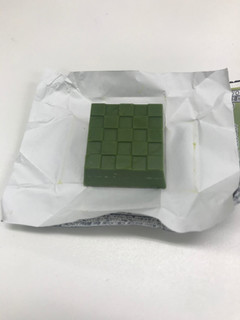 「チロル チロルチョコ 伊藤久右衛門いちご抹茶パフェ 1個」のクチコミ画像 by ねこねこりんさん