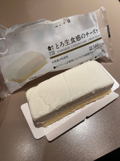 「ローソン とろ生食感のチーズケーキ 淡路島牛乳」のクチコミ画像 by gologoloさん