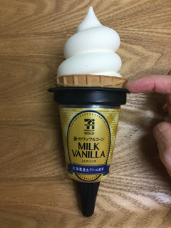 「セブンプレミアムゴールド 金のワッフルコーン ミルクバニラ 180ml」のクチコミ画像 by こまつなさん