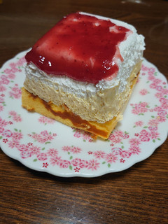 「オランジェ 6層のたっぷり苺ショートケーキ 袋1個」のクチコミ画像 by ペリカさん