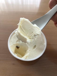 「森永 MOW PRIME ゴールドラムレーズン 発酵バターの香り カップ140ml」のクチコミ画像 by こつめかわうそさん
