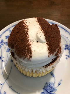 「ローソン Uchi Cafe’ SWEETS ティラミスバスチー バスク風チーズケーキ」のクチコミ画像 by ねこねこりんさん