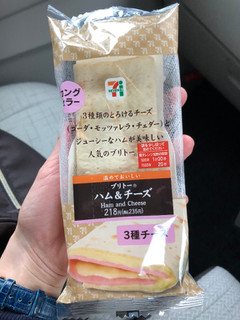 「セブン-イレブン ブリトーハム＆チーズ」のクチコミ画像 by こつめかわうそさん