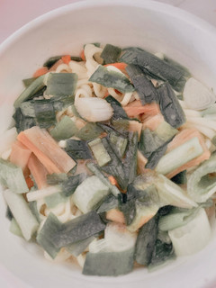 「明星食品 ロカボNOODLES 野菜たっぷり 醤油 カップ55g」のクチコミ画像 by サーモンちゃんさん