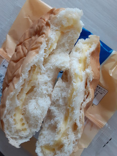 「セイコーマート Secoma 北海道牛乳を使ったカスタードクリームパン」のクチコミ画像 by もこもこもっちさん