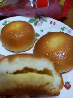 「ヤマザキ BAKE ONE スイートクリームパン 袋4個」のクチコミ画像 by おうちーママさん