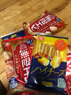 「亀田製菓 ハイチーズ 袋12本」のクチコミ画像 by おそらさんさん