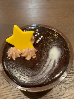 「シャトレーゼ 七夕 夜空のピスタチオショコラケーキ」のクチコミ画像 by chan-manaさん