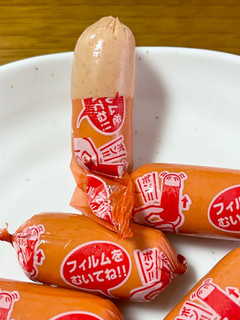 「滝沢ハム 3種のチーズ入りスモークソーセージ 袋60g」のクチコミ画像 by ビールが一番さん