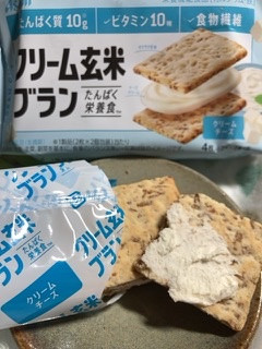 「アサヒ クリーム玄米ブラン クリームチーズ 袋2枚×2」のクチコミ画像 by もぐミさん