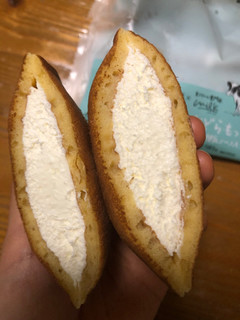 「ローソン Uchi Cafe’×Milk MILKどらもっち 練乳ソース入り」のクチコミ画像 by ぐっちーずさん