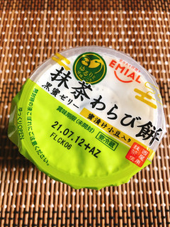 「EMIAL ゆるりと甘味ごこち 抹茶わらび餅と黒蜜ゼリー カップ190g」のクチコミ画像 by しおさばさん