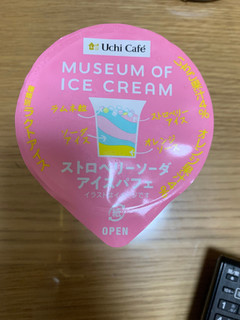 「ローソン Uchi Cafe’ MOIC ベリーソーダパフェ カップ170ml」のクチコミ画像 by しましまのしまさん
