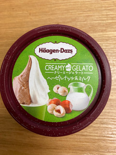 「ハーゲンダッツ ミニカップ CREAMY GELATO ヘーゼルナッツ＆ミルク カップ110ml」のクチコミ画像 by こまつなさん