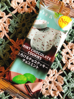 「ファミリーマート FAMIMA CAFE＆SWEETS とろけるチョコクッキーチョコミント」のクチコミ画像 by しおさばさん