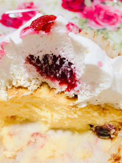 「ローソン Uchi Cafe’ ベリベリバスチー バスク風チーズケーキ」のクチコミ画像 by なしなしなしなしさん