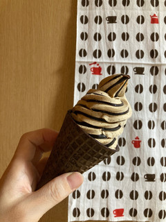 「ローソン Uchi Cafe’ SWEETS ダークカフェモカワッフルコーン カップ160ml」のクチコミ画像 by COTORI cafeさん
