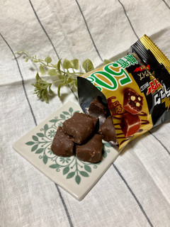 「有楽製菓 ブラックサンダー ひとくちサイズ 糖質50％OFF 袋42g」のクチコミ画像 by COTORI cafeさん