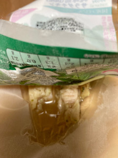 「トップバリュ グリーンアイ 純輝鶏 国産 サラダチキン 国産バジル 袋110g」のクチコミ画像 by こまつなさん