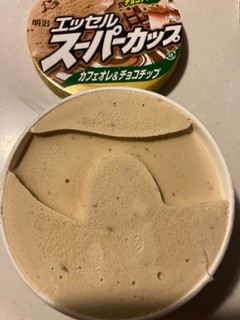 「明治 エッセル スーパーカップ カフェオレ＆チョコチップ カップ200ml」のクチコミ画像 by まるちゃーんさん