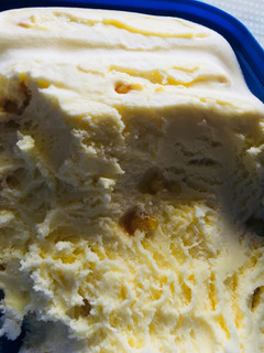 「トップバリュ ニュージーランド産の生乳を使用 ダブルキャラメルアイスクリーム 箱1000ml」のクチコミ画像 by わやさかさん