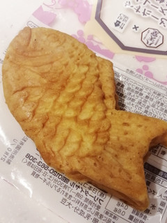 「ローソン Uchi Cafe’ ×八天堂 かすたーどラムレーズンたい焼き」のクチコミ画像 by とくめぐさん
