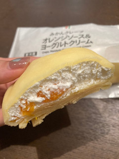 「セブン-イレブン みかんクレープ オレンジソース＆ヨーグルトクリーム」のクチコミ画像 by chan-manaさん