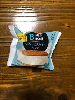 「ファミリーマート ファミマスイーツ バタービスケットサンド チーズ」のクチコミ画像 by ぐっちーずさん
