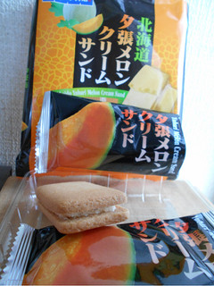 「わかさや本舗 北海道夕張メロンクリームサンド 袋2個」のクチコミ画像 by コマメのグルメさん