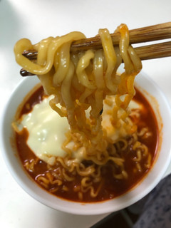 「三養ジャパン カレープルダック炒め麺 袋140g」のクチコミ画像 by こつめかわうそさん
