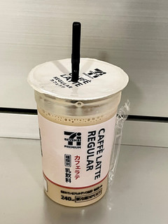 「セブンプレミアム カフェラテ レギュラー カップ240ml」のクチコミ画像 by ビールが一番さん