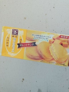 「森永製菓 ミルクキャラメルガレットサンド 箱6個」のクチコミ画像 by ちゃーぼーさん