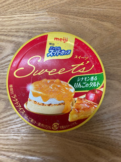 「明治 エッセル スーパーカップ Sweet’s シナモン香るりんごのタルト カップ172ml」のクチコミ画像 by こまつなさん