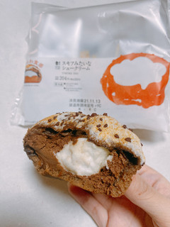 「ローソン Uchi Cafe’ スモアみたいなシュークリーム」のクチコミ画像 by Remiiさん