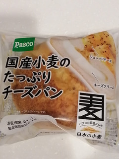 「Pasco 国産小麦のたっぷりチーズパン 袋1個」のクチコミ画像 by とくめぐさん