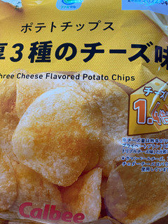「ファミリーマート ポテトチップス濃厚3種のチーズ味」のクチコミ画像 by 好物は栗さん