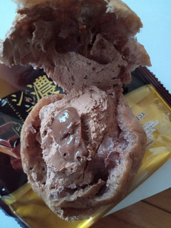 「モンテール 小さな洋菓子店 濃いショコラシュークリーム 袋1個」のクチコミ画像 by レビュアーさん