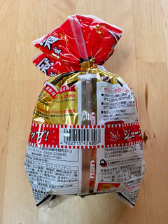 「丸大食品 燻製屋熟成あらびきポークウインナー 袋90g×2」のクチコミ画像 by 踊る埴輪さん