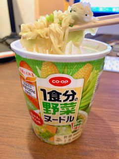 「コープ 1食分の野菜 ちゃんぽん風ヌードル カップ70g」のクチコミ画像 by めりけんさん
