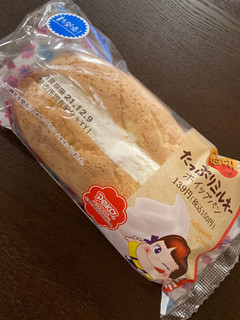 「ファミリーマート ファミマ・ベーカリー たっぷりミルキーホイップパン」のクチコミ画像 by chan-manaさん
