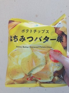「ファミリーマート ポテトチップス はちみつバター味」のクチコミ画像 by ちゃーぼーさん