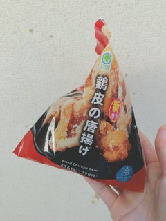 「ファミリーマート 鶏皮の唐揚げ」のクチコミ画像 by ちゃーぼーさん