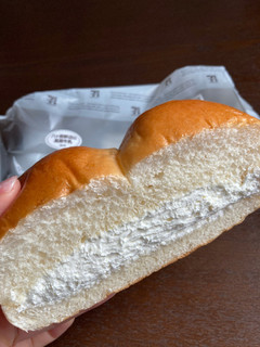 「セブン-イレブン クリームたっぷり牛乳パン」のクチコミ画像 by chan-manaさん