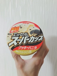 「明治 エッセル スーパーカップ クッキーバニラ カップ200ml」のクチコミ画像 by ちゃーぼーさん