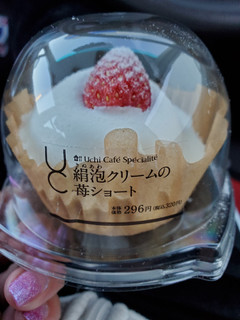 「ローソン Uchi Cafe’ Specialite 絹泡クリームの苺ショート」のクチコミ画像 by gonzaさん