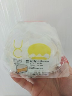 「ローソン Uchi Cafe’ おぼれクリームのパンケーキ」のクチコミ画像 by ちゃーぼーさん